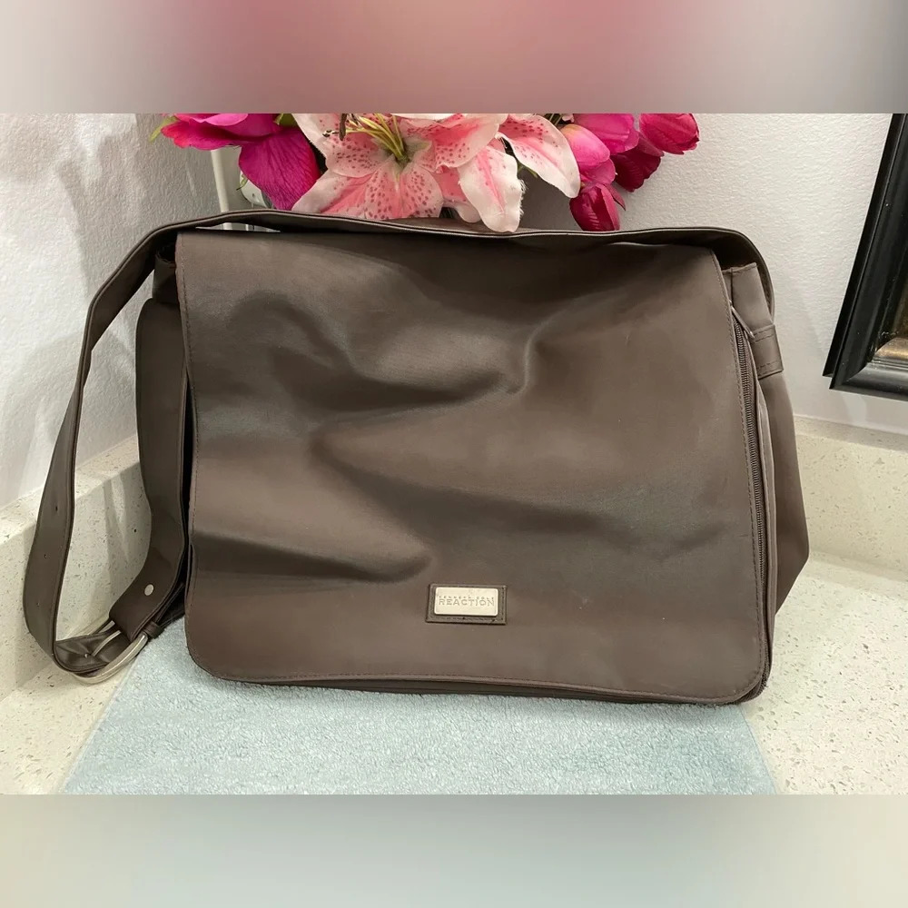 Kenneth Cole Reaction Dark Brown Messenger Bag